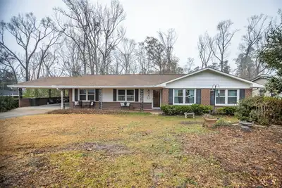 Image de Your  Retreat Home for Masters Week! Featuring 5 beds and a Hot Tub!
