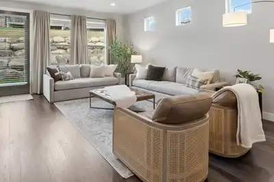 Image de 2 Luxurious Suites, Hot Tub, 4 TVs, Minutes to Ski, Golf, Fish, Hike, MtnBike