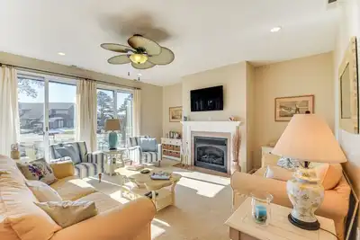 Image de Walk to Beach: Home w/ Pool Access in White Stone