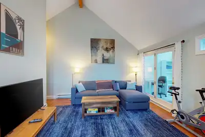 Image de Cozy condo with balcony, great views, kitchenette, wifi & shared hot tub