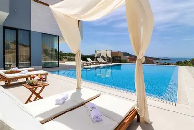 Image de Villa Golden Lion – A Luxury Oasis with Pool, Sauna, Jacuzzi, Fitness and Stunning Sea View