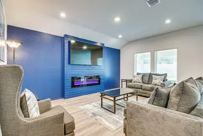 Image de 2 Mi to Palms Marina: Family Home w/ Fenced Yard!