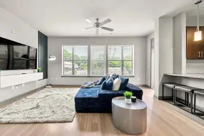 Image de Lovely 2bdrm unit, Midtown w/ Free Parking