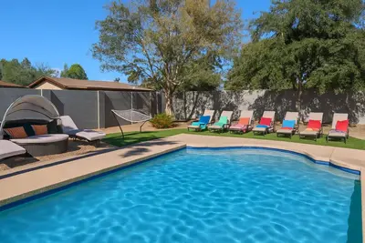 Image de Spacious 3br Home + Casita, Heated Pool, Near Old Town, Fire Table, Sleeps 15 ♥