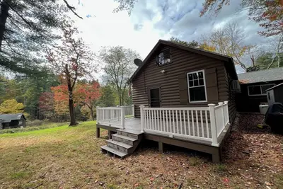 Image de Tranquil Lakeside Retreat by Forestburgh Pond