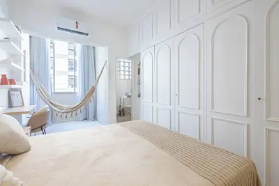Image de Minimalist Retreat Steps from Copacabana Beach