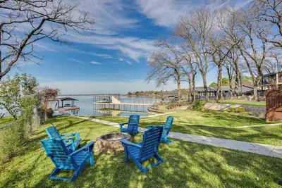Image de Dock & Fire Pit: Lakefront Gun Barrel City Getaway
