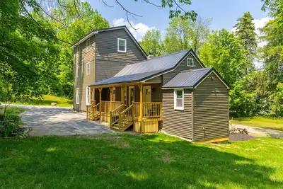 Image de Spacious 5-bedroom house in charming Bridgton - Great Lakes and Ski Location