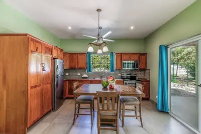 Image de Private Corner Villa in the Heart of the Jungle! 7 minute walk to the beach!