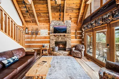 Image de Hiking Bear Cabin: Smoky Mountain Escape + Games & Views