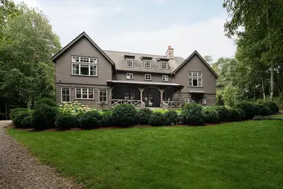 Image de Yellow Mountain Estate |  A Captivating European-Style Manor in the Mountains