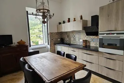 Bel & ancien appartement T3 rénové dans Sartène