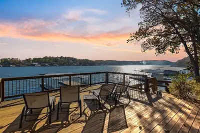 Image de 2 Lakefront Homes: Wide Decks, Great View, Kayaks