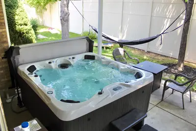 Image de 7-Bedroom Home with Hot Tub – Near Ski Resorts, Slc & Convention Centers