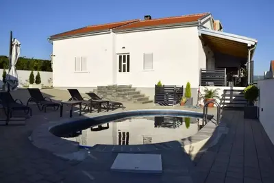 Image de Maison pour la famille avec la piscine Maslenica, Novigrad (K-23719)