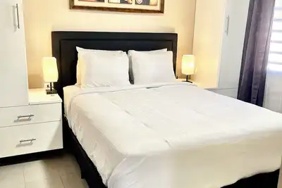 Image de Charming One-Bedroom Apartment with Large Balcony