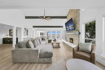 Image de Waterfront 5-Bedroom Retreat on Lake Conroe | Pool, Hot Tub, Dock, Game Room