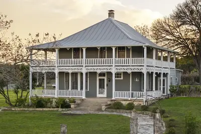 Image de Historic 2 Bed Farmhouse: Firepit | Mountain Views