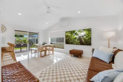 Image de Spacious 3-Bed House with Patio & Bbq