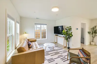 Image de Walk to Cowboys Games: Arlington Home w/ Hot Tub!