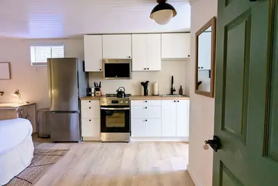 Image de Studio with Private Entrance + Bath| Backs to Nrel
