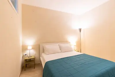 Image de At the castle: bright apartment with balcony