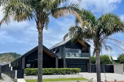 Image de Double Waterfront Pauanui Waterways Home With Stunning Views And Private Jetty