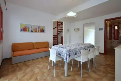 Image de Penthouse élégant dans un nouveau complexe avec piscine