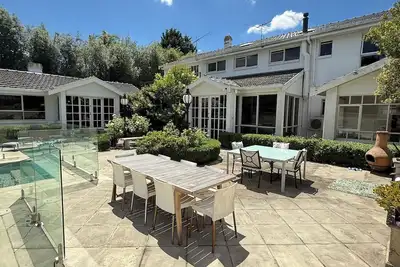 Image de Stunning White House Luxury Retreat in Templestowe