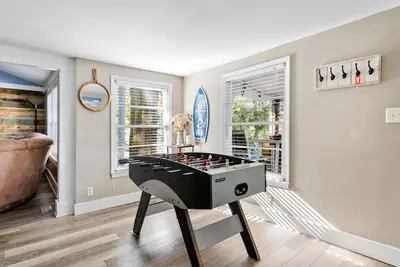 Image de Charming Beach Bungalow - Minutes to the Beach