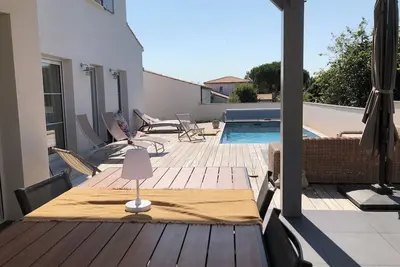 Image de Villa neuve avec piscine chauffée, 10 couchages, quartier calme à St Palais