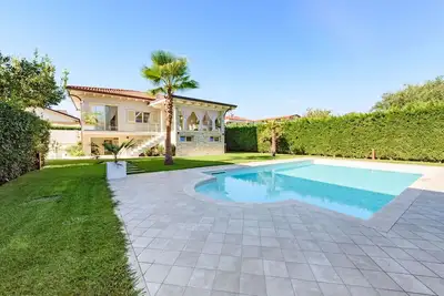 Image de Maison de vacances privée avec Wifi, climatisation, piscine privée, Tv, près de Forte Dei Marmi
