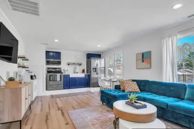 Image de ~Oasis 1br+Pool, Firepit, Fenced Yrd& Full Kitchen