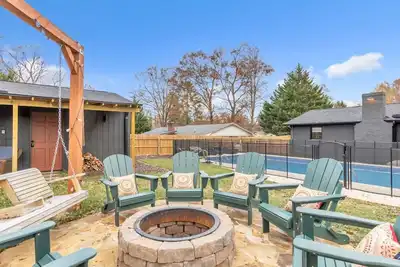 Image de Pet-friendly 8Beds+ Pool & Firepit, 3min to Furman