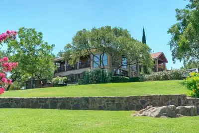 Image de Upstay—10 Acre Lakeside Retreat w Private Jetty
