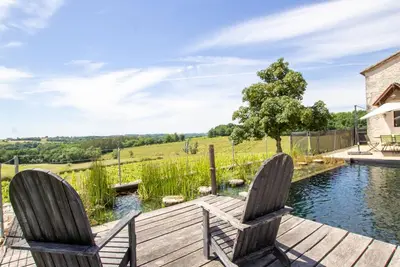 Image de Grande maison avec piscine naturelle et jardin en Dordogne