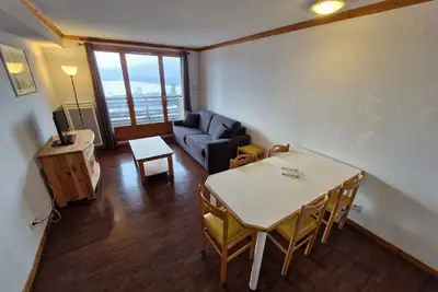 Image de Appartement spacieux avec terrasse et garage, accès piscine