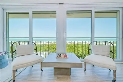Image de Seagrape 10: A spacious 3-bedroom, 3. 5-bath Gulf Front townhome in Boca Grande, perfect for families