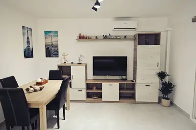 Image de Cozy apartment, with all services around and the beach nearby.