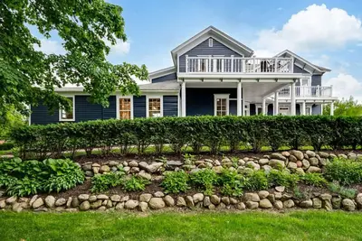 Image de Charming Historic Home with Luxury Suites & Courtyard
