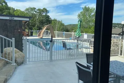 Image de Poolside King Villa-Hot Tub-Waterfalls-Game Room!