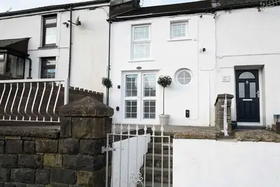 Image de Bay Tree Cottage Rhondda Valley by StayStaycations