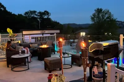 Image de Walk-In 1-Bd Sleeps 6 - Pool, Hot Tub, Game Room!