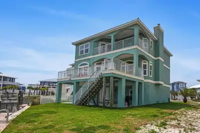 Image de Navarre Beach Villa w/ Water Views Sleeps 12/ Kayaks + Bikes + Optional Carts