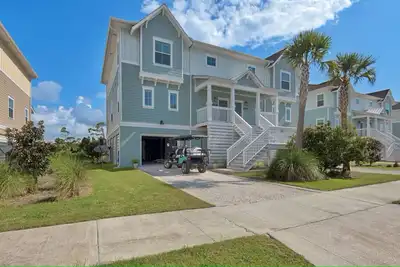Image de Beach Resort Sleeps 9 w/Golf & 6 Passenger Golf Cart Optional
