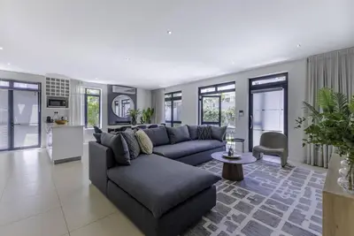 Image de Newly renovated 3 bed apartment with splashpool - 2283