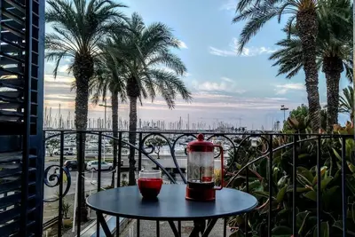 Image de Beach Front, Sea Views - Fist Line Entire Flat 3bedrooms- 2. 5 bath