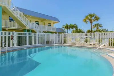 Image de Beachside Escape | Ocean Front Room | Pool Access