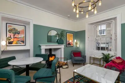 Image de Charming & Cosy: Your Cambusbarron Getaway