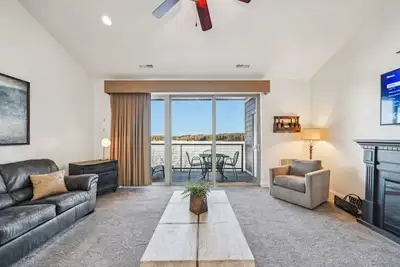 Image de Beachview Twin #2 at Delton Grand (429)